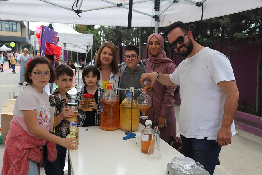 Kartal Belediyesi’nden Öğrencilerin Bilim Şenliğine Katkı