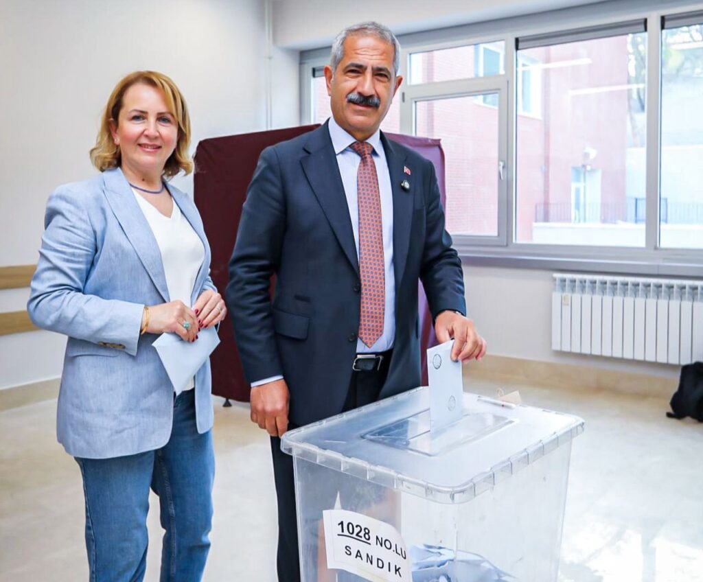 BAŞKAN ADAYI ERCAN AKPOLAT OYUNU KULLANDI.