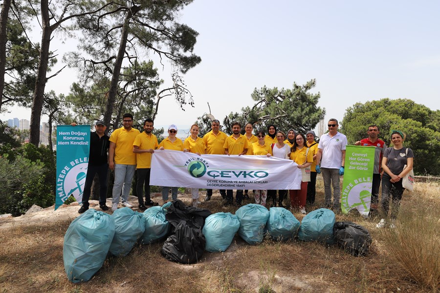 Maltepe’nin ormanlarından 75 kg atık topladılar