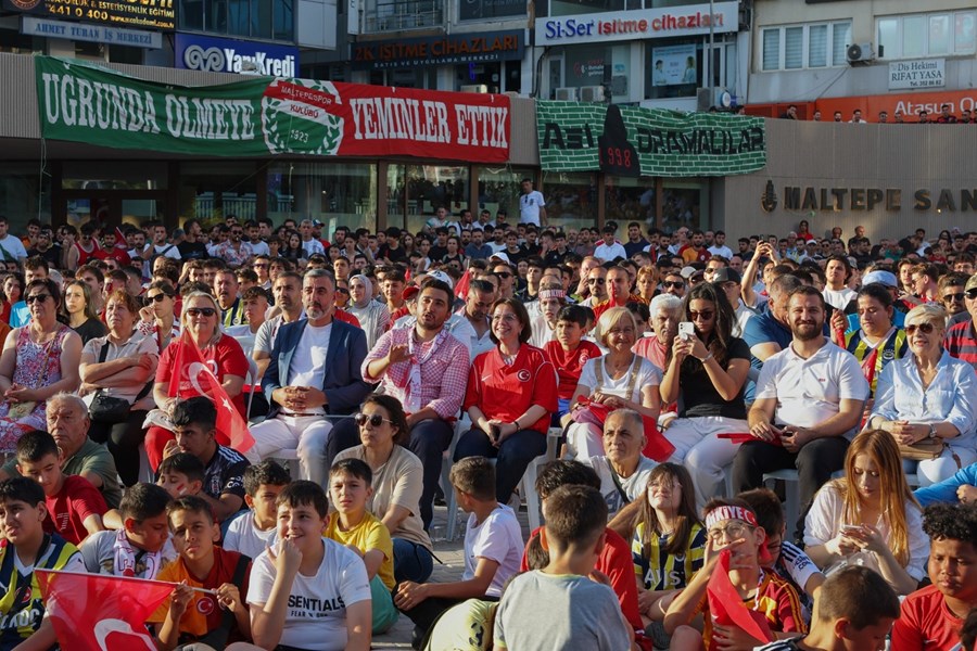 Maltepe Meydanı’ndan Milli Takım’a destek