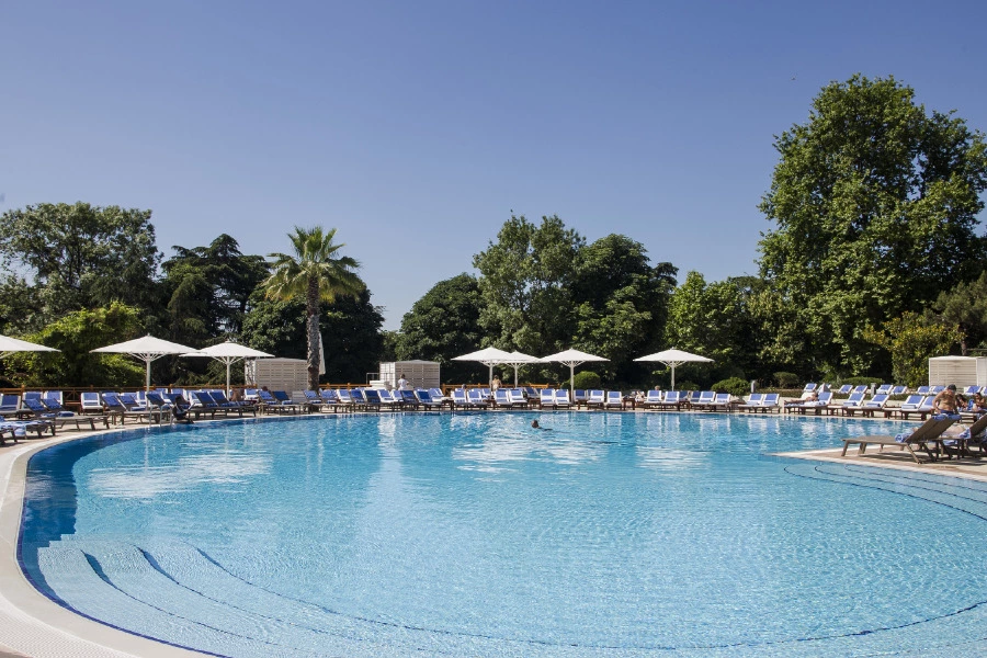 “Havuz suları el ayak ağız hastalığını bulaştırabilir”