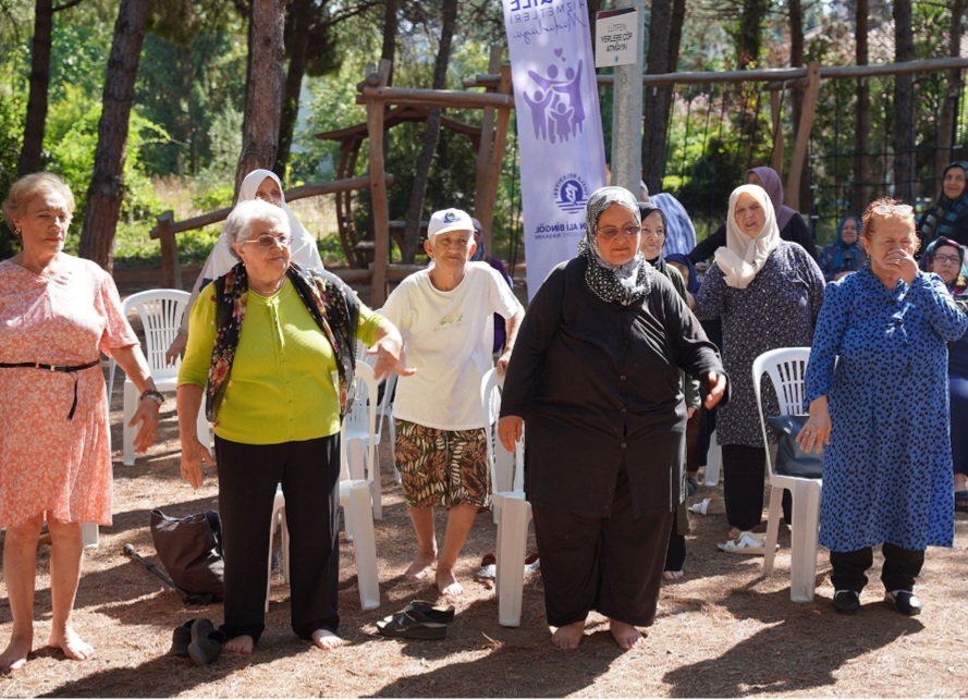 Tuzla Belediyesi’nden 65 yaş üstü büyüklere yoga etkinliği