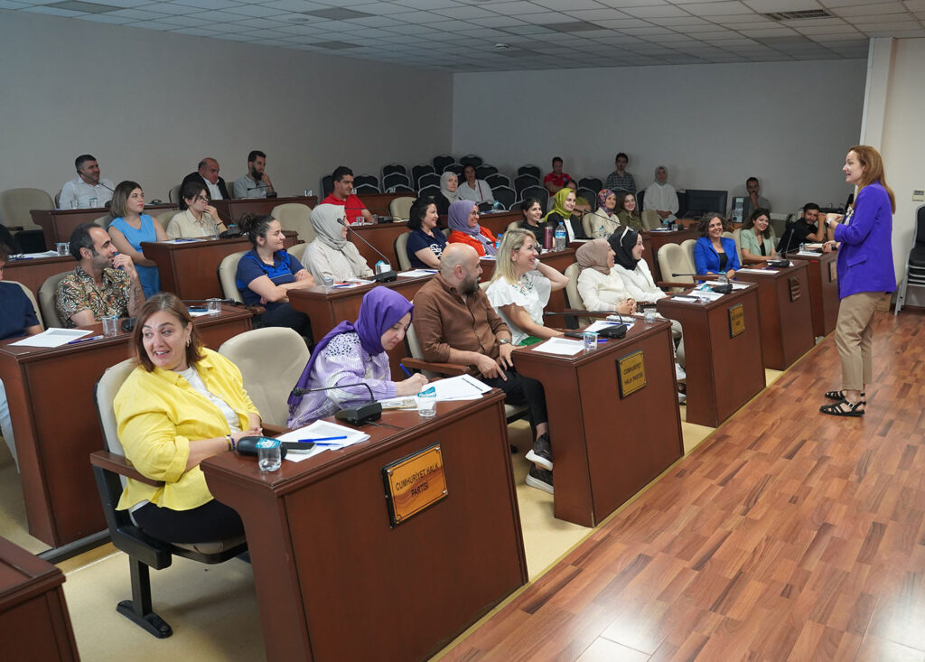 Tuzla Belediyesi’nde bir ilk: Belediye personellerine toplumsal cinsiyet eğitimi verildi