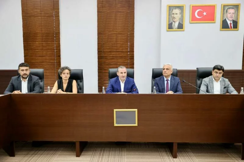 BAŞKAN ALİ TOMBAŞ, İETT YETKİLİLERİYLE GÖRÜŞTÜ