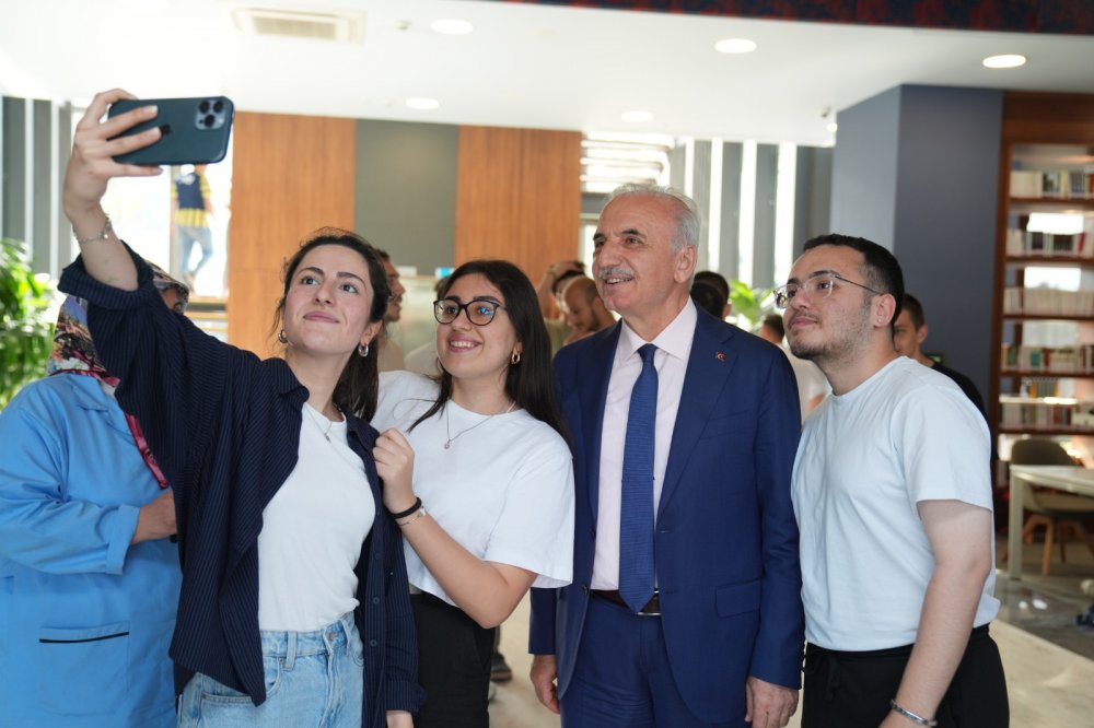 Ümraniye Belediyesi’nden Üniversiteli Gençlere Büyük Destek