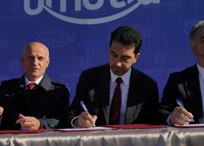 Tuzla Belediyesi ile Hizmet-İş Sendikası arasında Toplu İş Sözleşmesi imzalandı