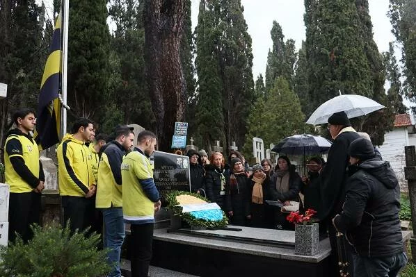 Lefter Küçükandonyadis Mezarı Başında Anıldı