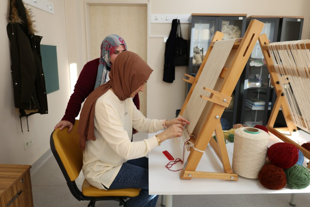 ENGELSİZ YAŞAM MERKEZİ’NDE YENİ ATÖLYELER BAŞLADI