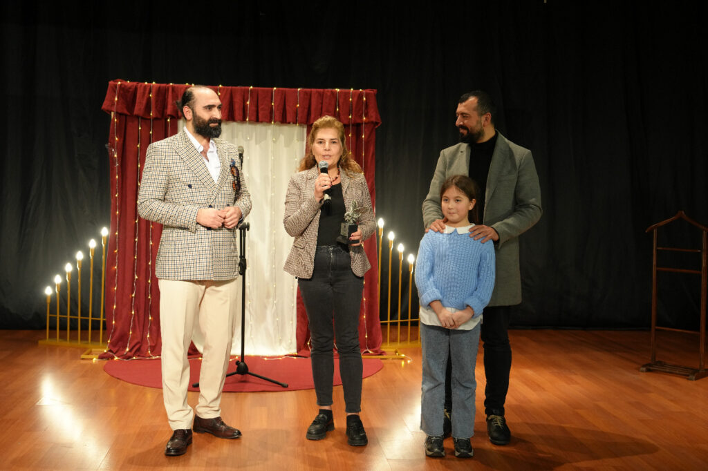 Şiirin Gazinolara Dokunan Hikâyesi: ‘Şairin Rıza’sı Yok’ Adlı Oyun Kartal’da Sahnelendi   