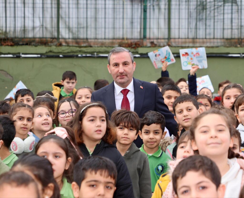 BELEDİYE BAŞKANIMIZ ALİ TOMBAŞ, ÖĞRENCİLERİN KARNE HEYECANINA ORTAK OLDU
