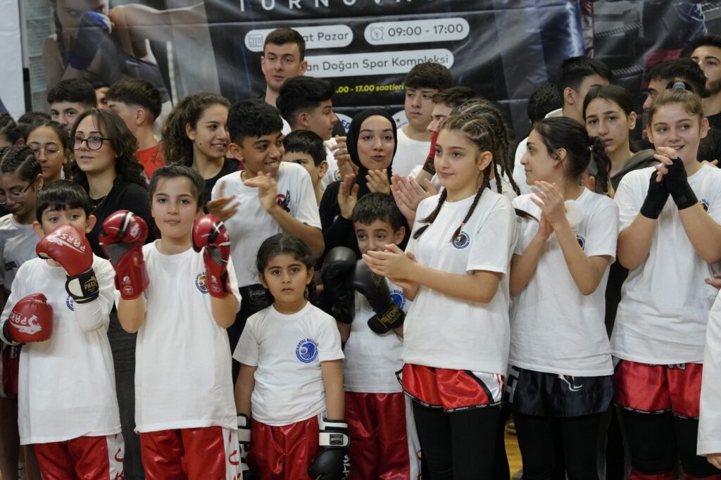 Kartal’da Dostluk Müsabakası Sporseverleri Buluşturdu