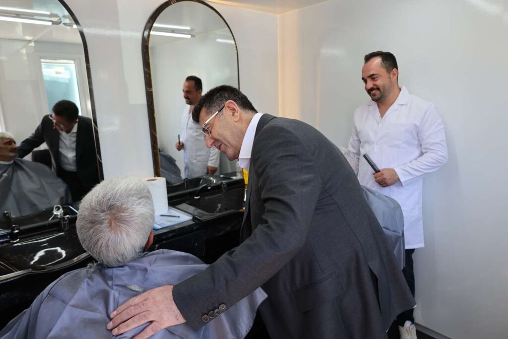 ÇEKMEKÖY BELEDİYESİ’NDEN ANLAMLI HİZMET: MOBİL KUAFÖR YOLLARDA