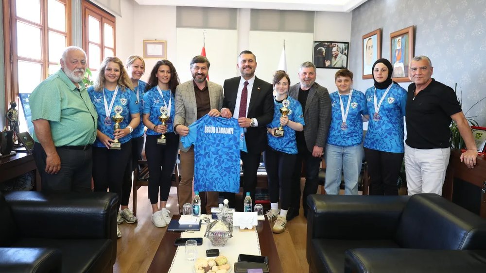 Başkan Kabadayı Şile Deniz Spor Kulübü Rafting Takımı’nı Makamında Ağırladı