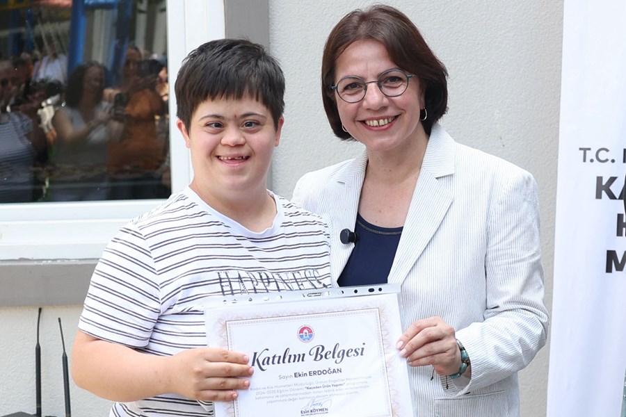 Üreten Engelliler Merkezi’nde sertifika töreni