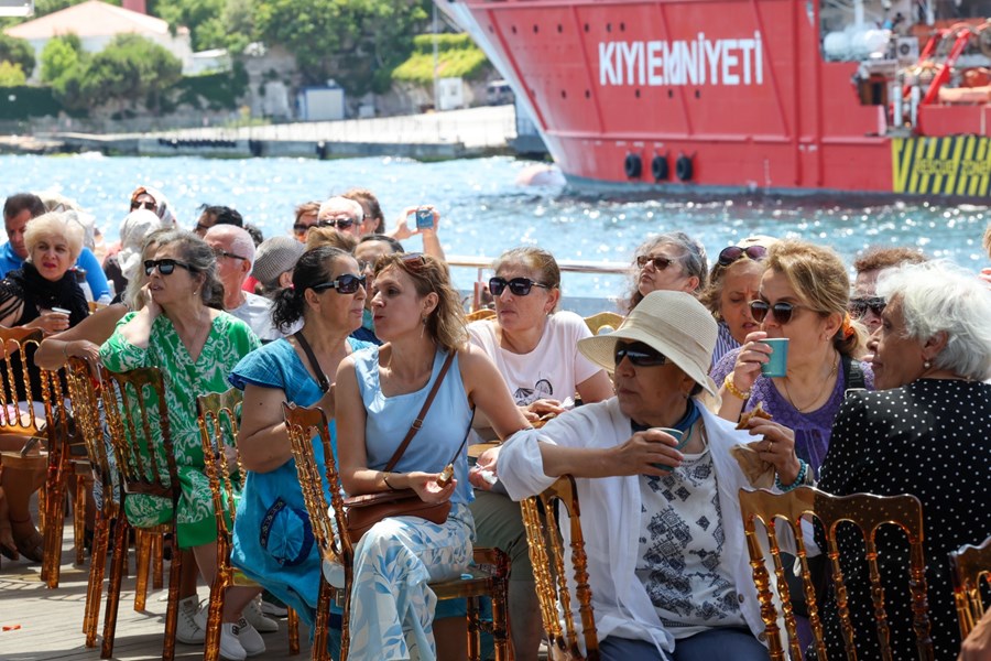 Maltepe Belediyesi’nden emeklilere Boğaz turu
