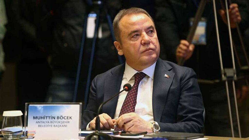 Muhittin Böcek yeniden hastaneye kaldırıldı