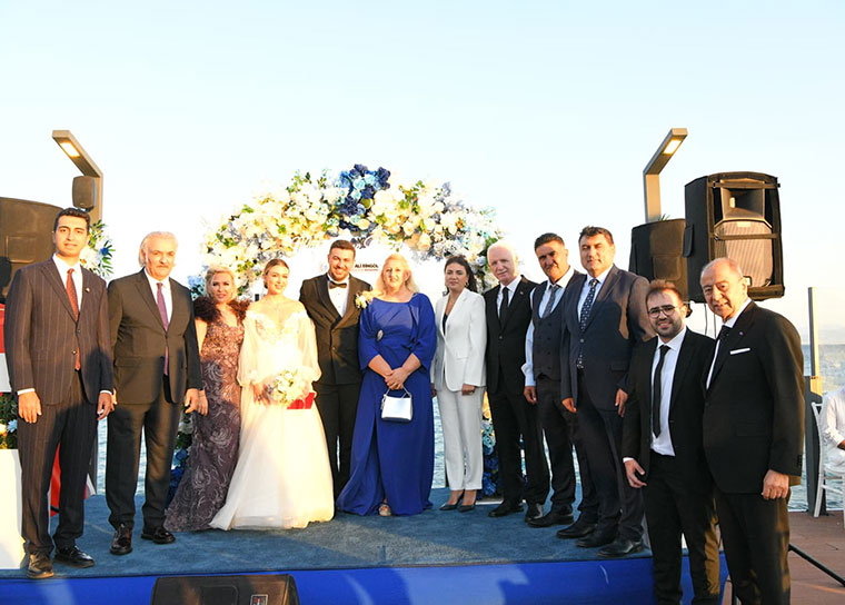 Yenilenen Tuzla Mekan İskele, nikah töreniyle açılışını yaptı