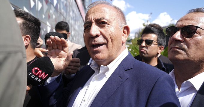 Gürsel Tekin’den imalı paylaşım