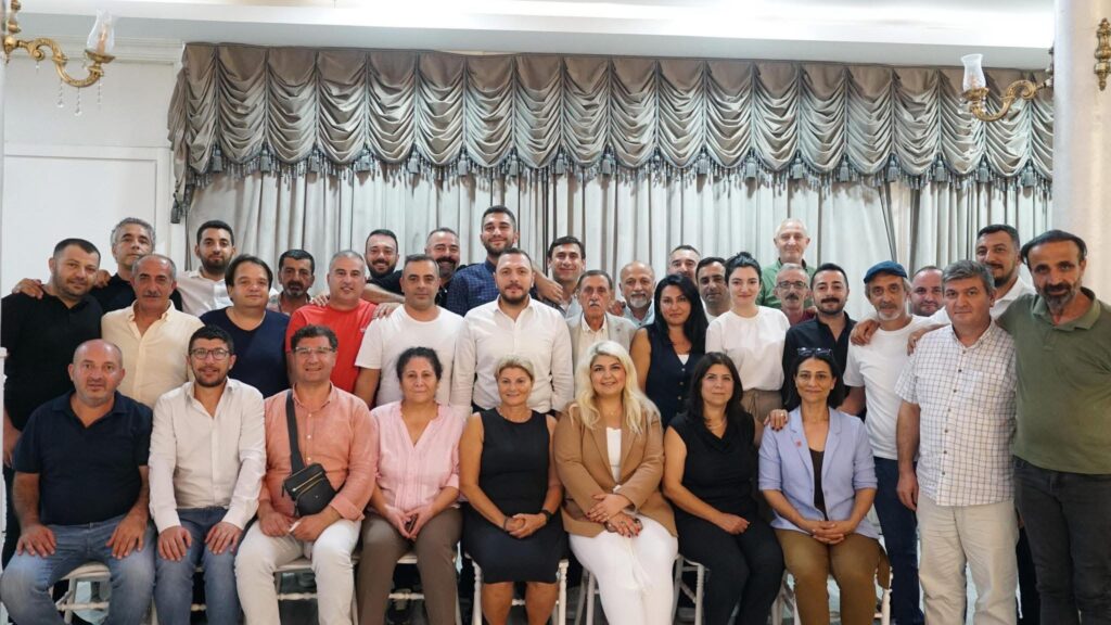 Mert Polat ,Kongre Öncesinde Yönetimi ve Mahalle Birim Başkanları ile bir araya geldi