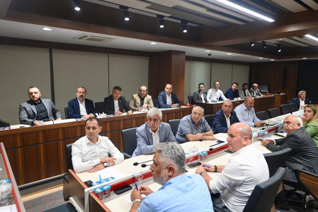 CHP İstanbul İl Başkanı Özgür Çelik, İl Yöneticileri ve İlçe Başkanlarıyla Değerlendirme Toplantısı Yaptı