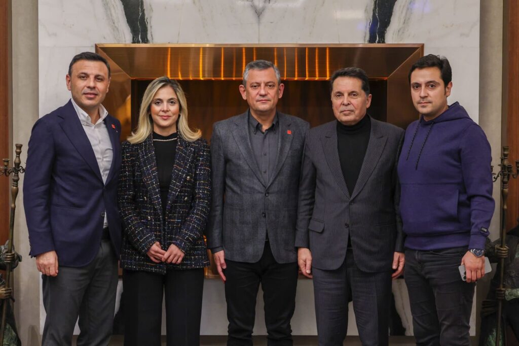 Özgür Özel, Sultanbeyli mitingi öncesi Ahmet Özer ile bir araya geldi