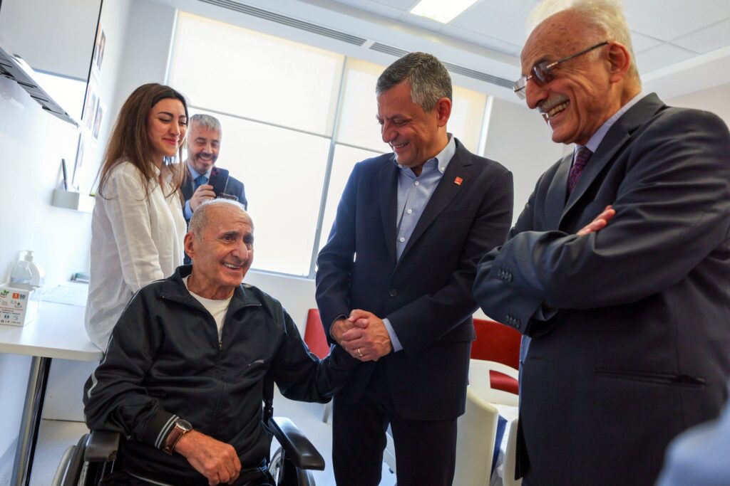 CHP Genel Başkanı Özgür Özel’den Hikmet Çetin’e Ziyaret