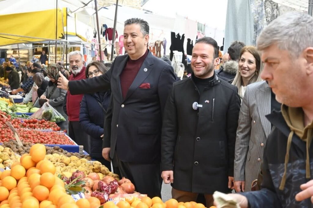 ANAHTAR PARTİ KARTAL İLÇE BAŞKANLIĞI’NDAN SOĞANLIK ESNAFINA ZİYARET