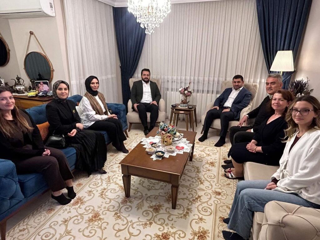 AK Parti Kartal İlçe Başkanı ve Milletvekili Hane Ziyaretinde Bulundu