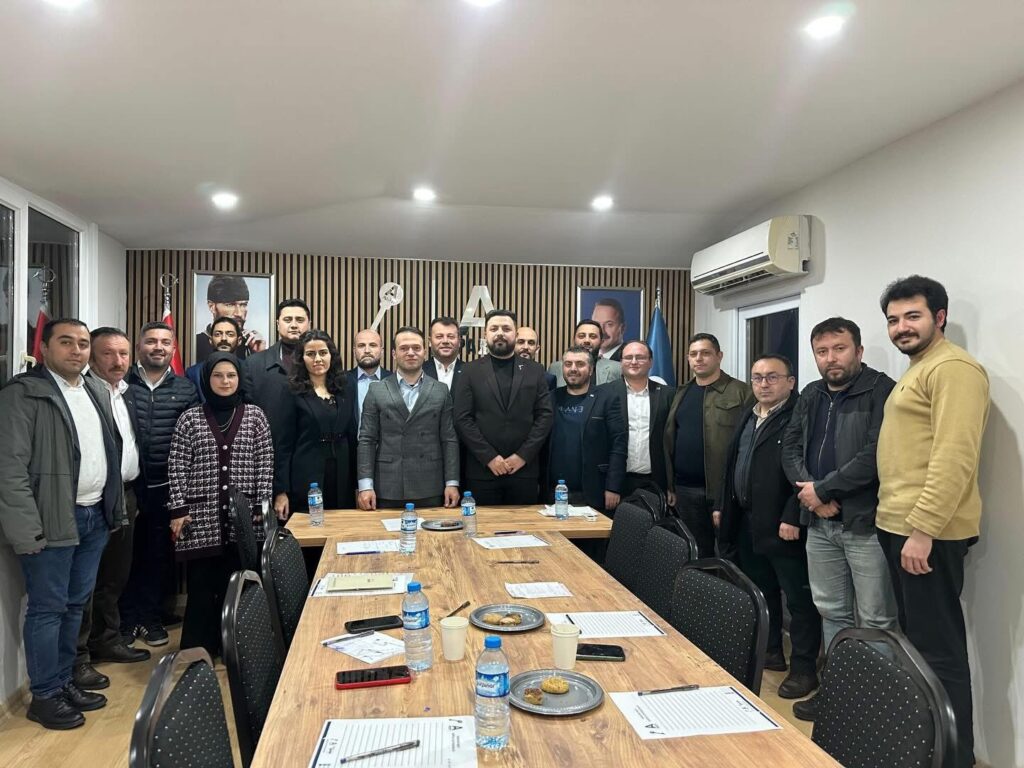 Anahtar Parti Kartal İlçe Teşkilatı Yeni Binasında İlk Toplantısını Yaptı