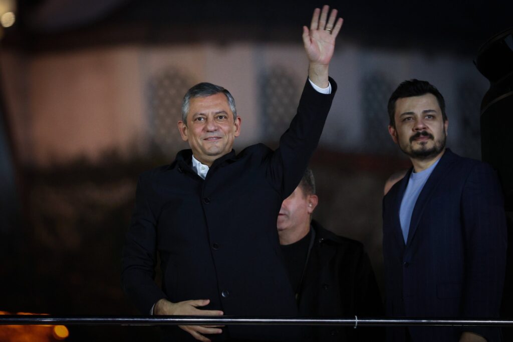 Özgür Özel Bağcılar Meydanı’nda Vatandaşlara Seslendi