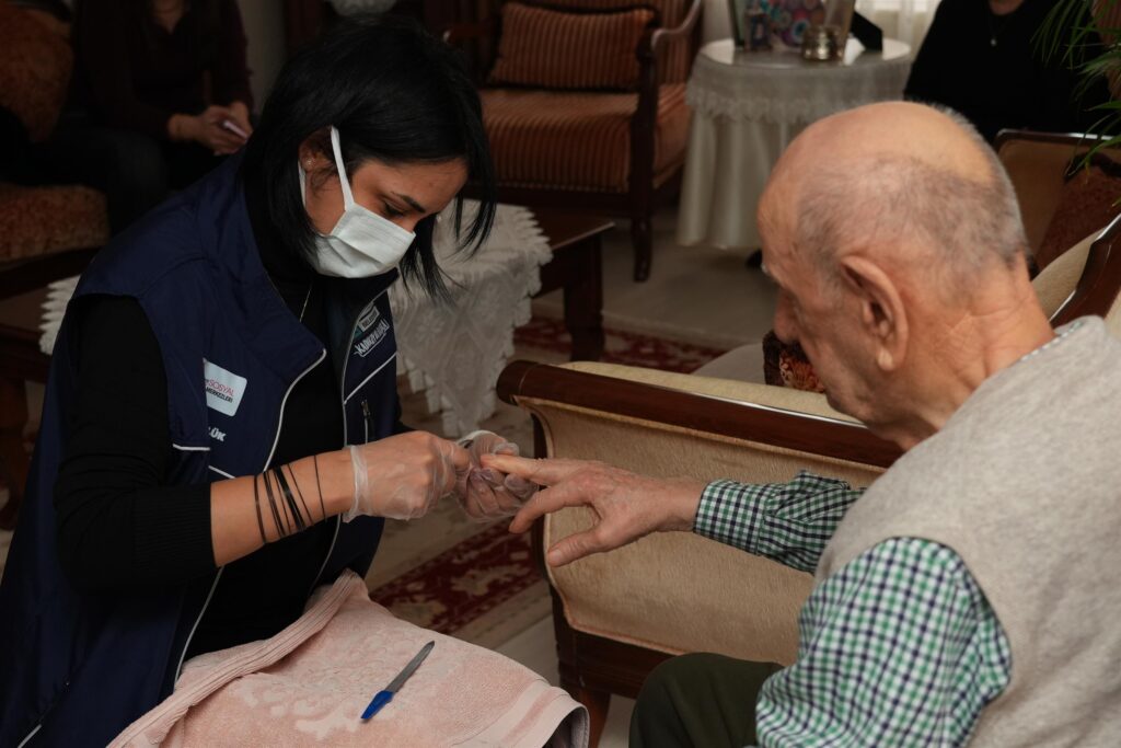 Kadıköy Belediyesi’nin “Evde Kuaförlük” Hizmeti Sürüyor