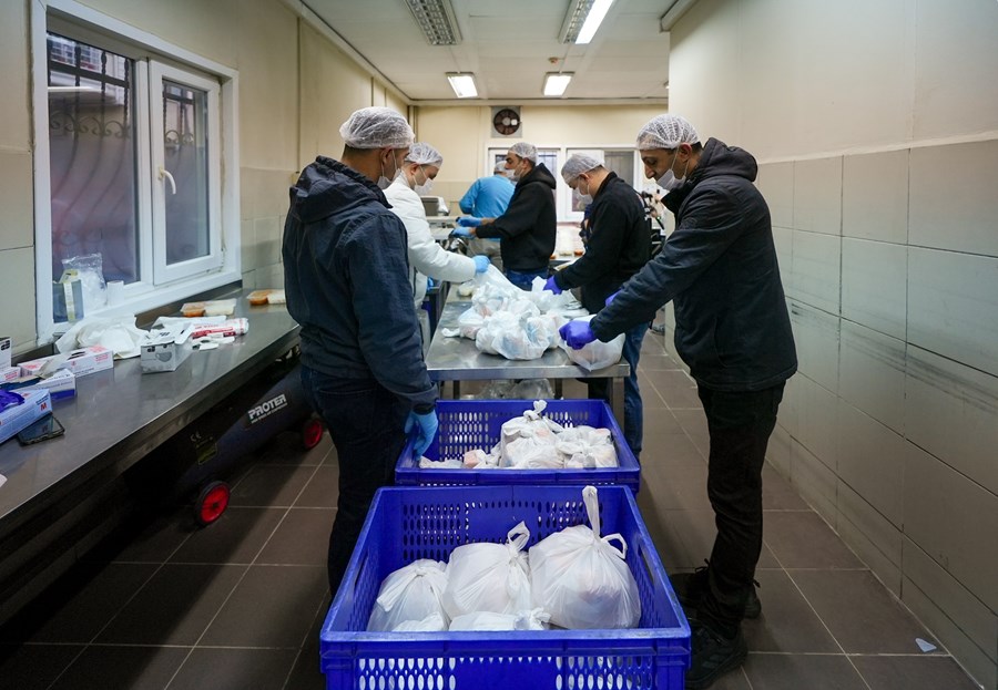 Sosyal dayanışmanın adresi: Maltepe Belediyesi aşevi