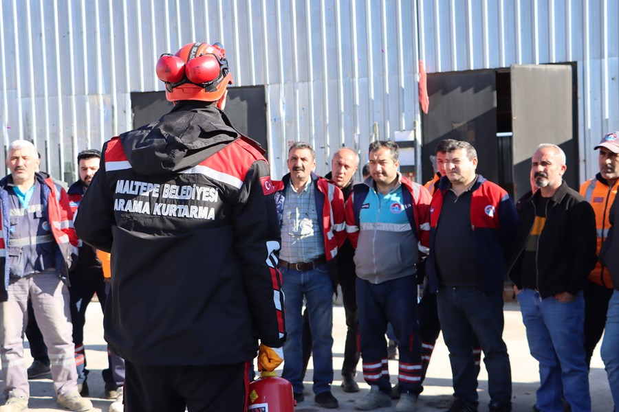 Maltepe Belediyesi’nden personeline yangın farkındalık eğitimi