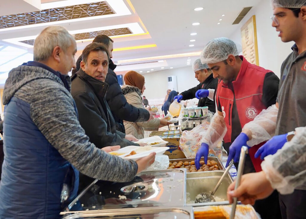Ramazan’ın ilk iftarı birlik ve beraberlik içinde yapıldı