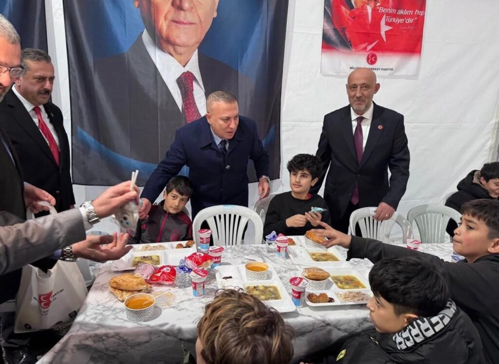 Milliyetçi Hareket Partisi Tuzla’da Gönül Sofrası Kurdu
