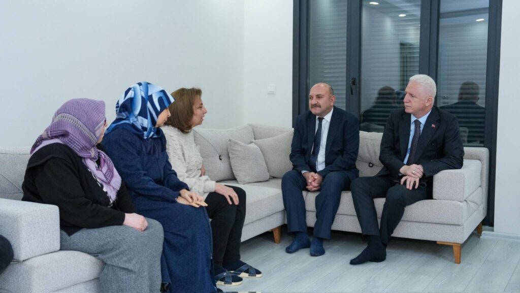 İstanbul Valisi Davut Gül Kartal’da Aile Ziyaretlerinde Bulundu