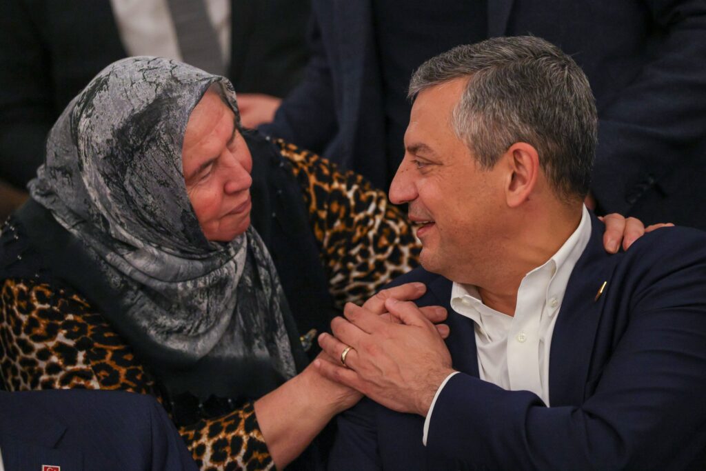 Özgür Özel, Bakırköy’de Şehit Aileleri ve Gazilerle İftarda Buluştu