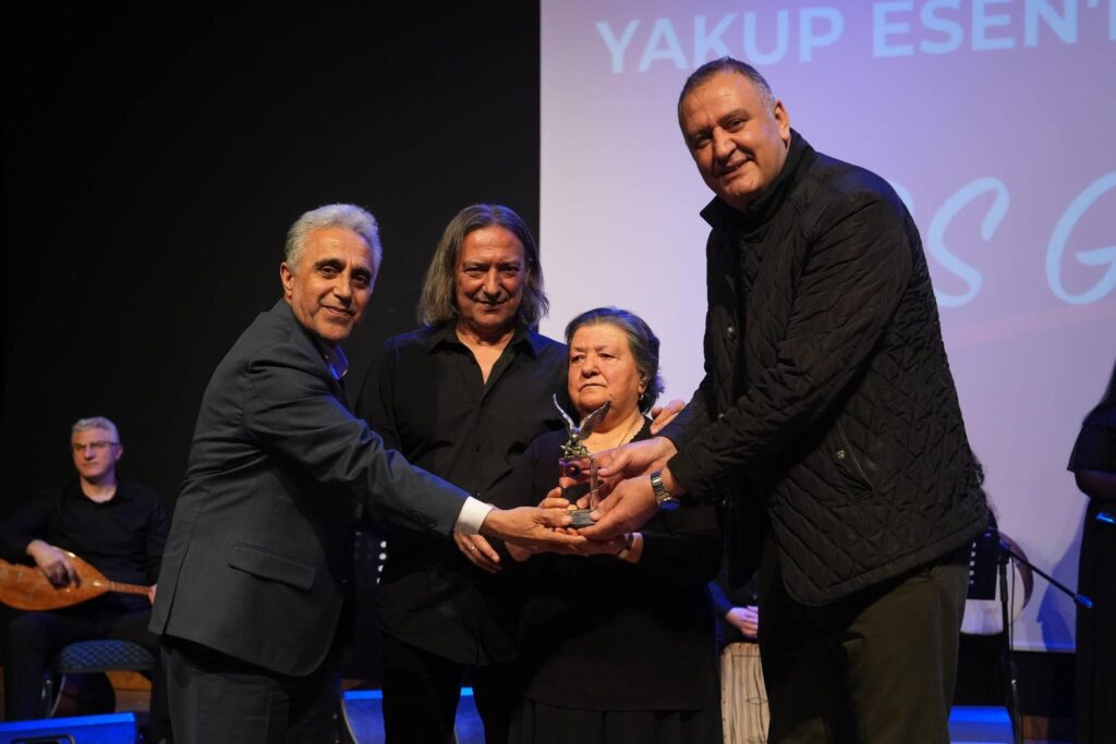 Türk Halk Müziği’nin Usta İsmi Yakup Esen Kartal’da Türkülerle Anıldı