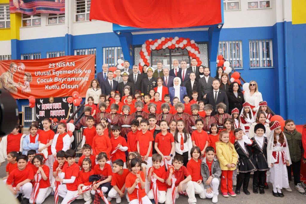 Kartal’da 23 Nisan Sevinci Okul Bahçelerine Taştı