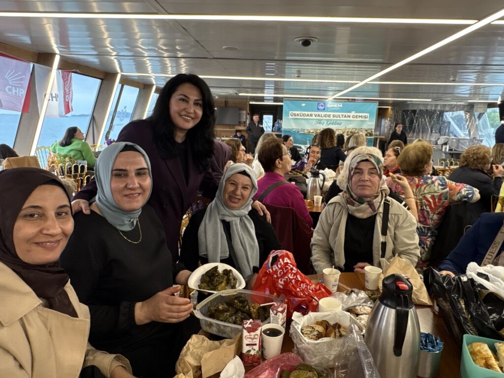 CHP Kartal Kadın Kolları’ndan Annelere Boğazda Anlamlı Program