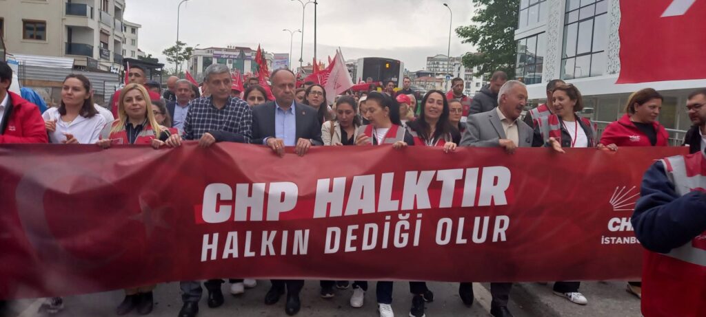 PENDİK’TE DEMOKRASİ VE HALK İRADESİNE DESTEK YÜRÜYÜŞÜ
