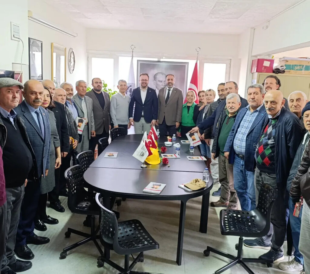 İYİ Parti Kartal İlçe Başkanı Önder Karakelle, beraberindeki heyet ile birlikte Atatürkçü Düşünce Derneği (ADD) Kartal Şubesi’ni ziyaret etti.