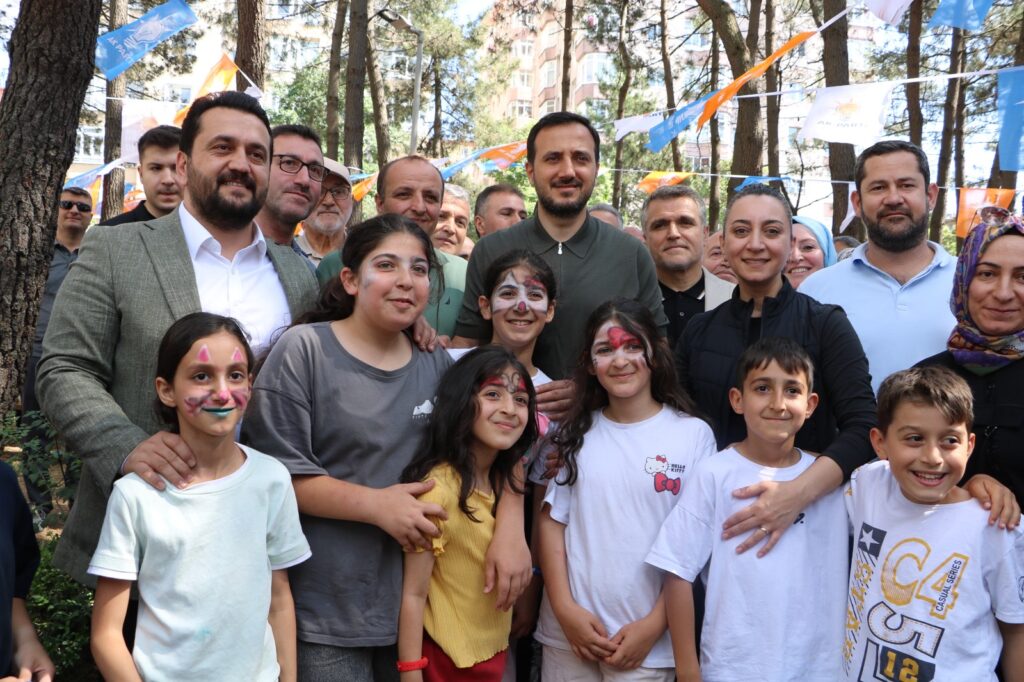 AK Parti Kartal Teşkilatı Aileleriyle Birlikte Geleneksel Piknikte Buluştu
