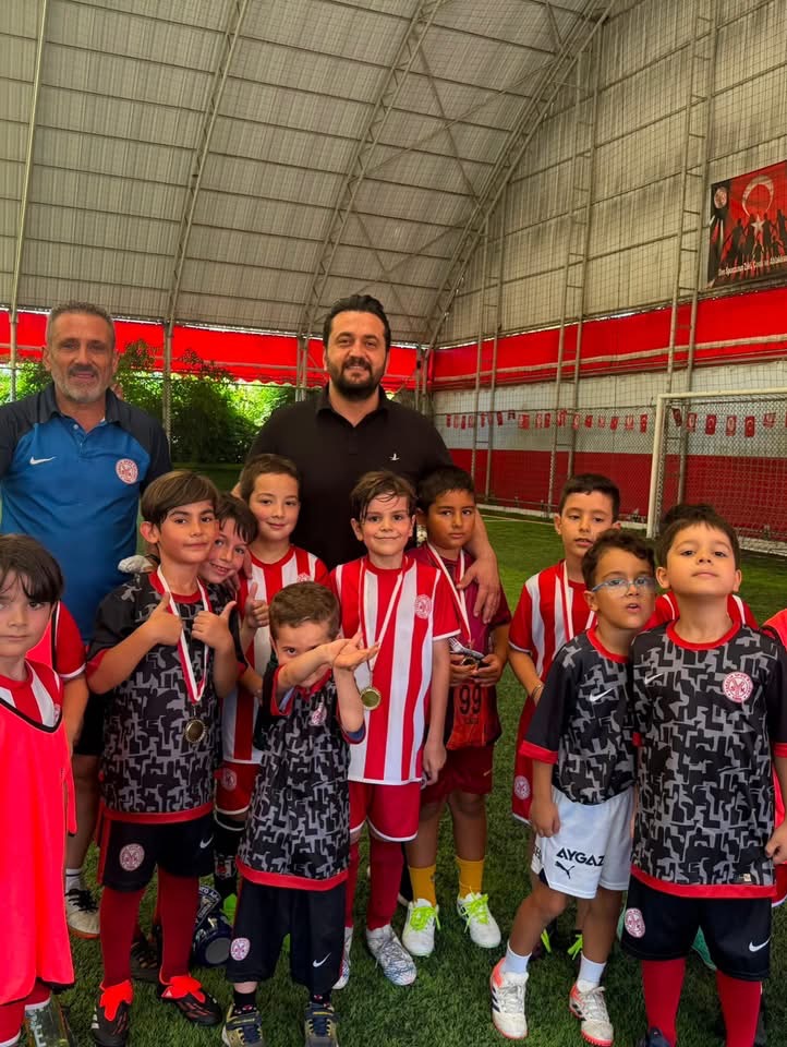 AK Parti Kartal İlçe Başkanı Haydar Göksoy, Yakacık Spor Kulübü’nde Madalya Törenine Katıldı